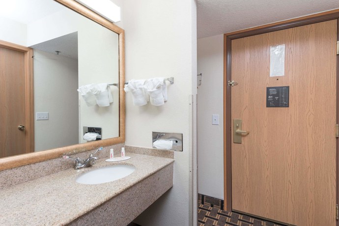 Imagen de la habitación del Hotel Baymont By Wyndham Osage Beach. Foto 5