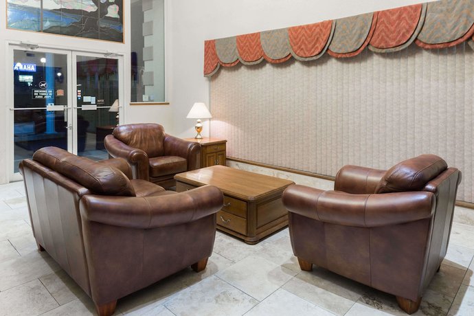 Imagen de los interiores del Hotel Baymont By Wyndham Osage Beach. Foto 9
