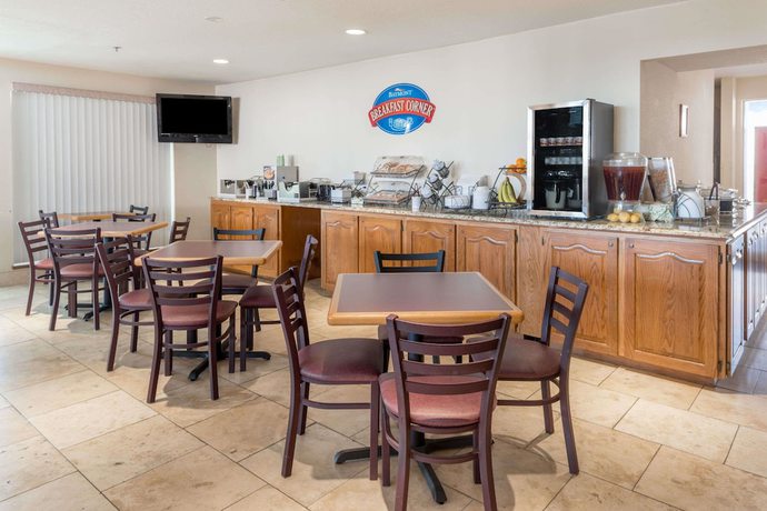 Imagen del bar/restaurante del Hotel Baymont By Wyndham Osage Beach. Foto 2