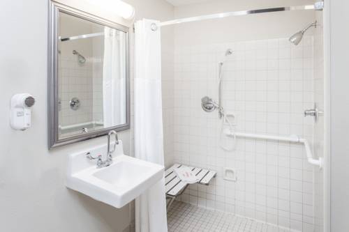 Imagen de la habitación del Hotel Baymont By Wyndham Peoria. Foto 3