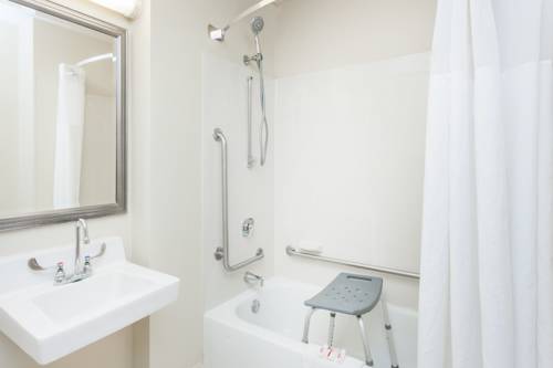 Imagen de la habitación del Hotel Baymont By Wyndham Peoria. Foto 4