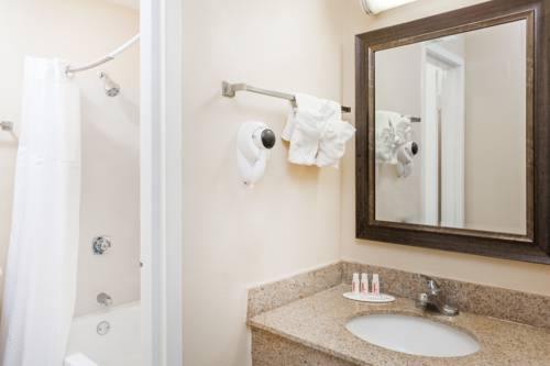 Imagen de la habitación del Hotel Baymont By Wyndham Peoria. Foto 5