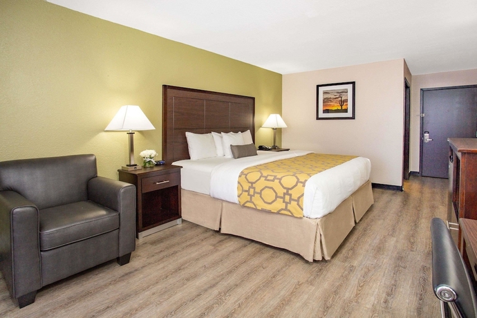 Imagen de la habitación del Hotel Baymont By Wyndham Phoenix I-10 Near 51st Ave. Foto 1