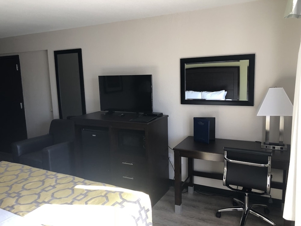 Imagen de la habitación del Hotel Baymont By Wyndham Phoenix I-10 Near 51st Ave. Foto 6