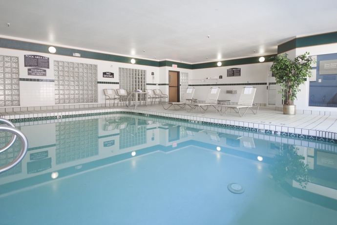 Imagen de la piscina del Hotel Baymont By Wyndham Phoenix North. Foto 16