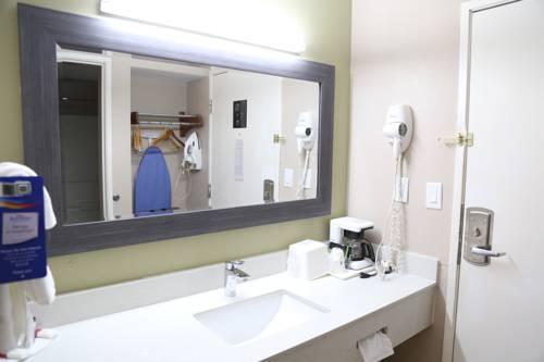 Imagen de la habitación del Hotel Baymont By Wyndham Plano. Foto 8