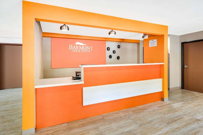 Imagen de los interiores del Hotel Baymont By Wyndham Plano. Foto 16