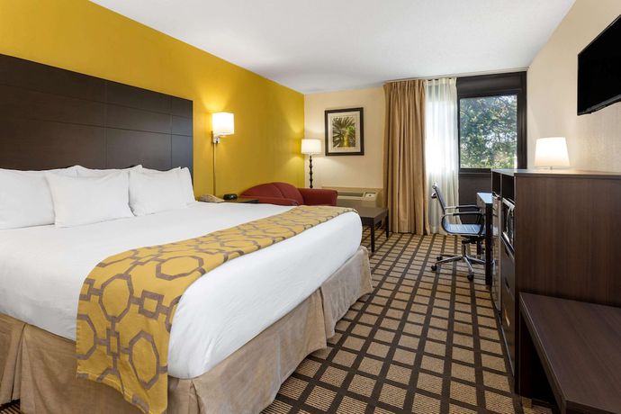 Imagen de la habitación del Hotel Baymont By Wyndham Queensbury / Lake George. Foto 7