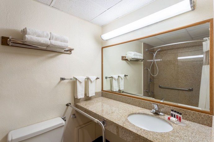 Imagen de la habitación del Hotel Baymont By Wyndham Queensbury / Lake George. Foto 9