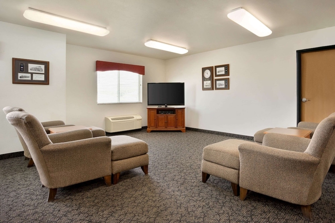 Imagen de los interiores del Hotel Baymont By Wyndham Rawlins. Foto 17