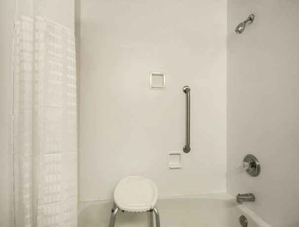Imagen de la habitación del Hotel Baymont By Wyndham Salem Roanoke Area. Foto 13