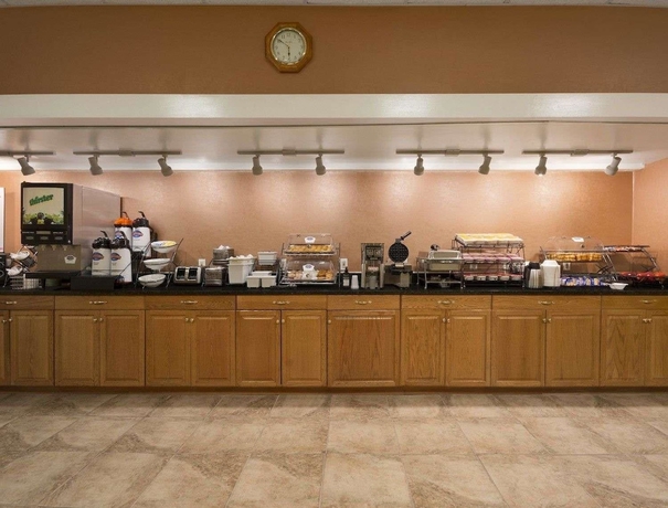 Imagen del bar/restaurante del Hotel Baymont By Wyndham Salem Roanoke Area. Foto 2