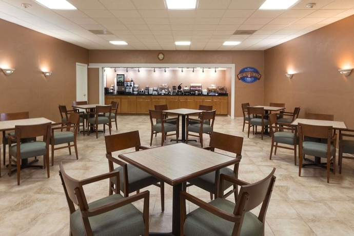 Imagen del bar/restaurante del Hotel Baymont By Wyndham Salem Roanoke Area. Foto 3