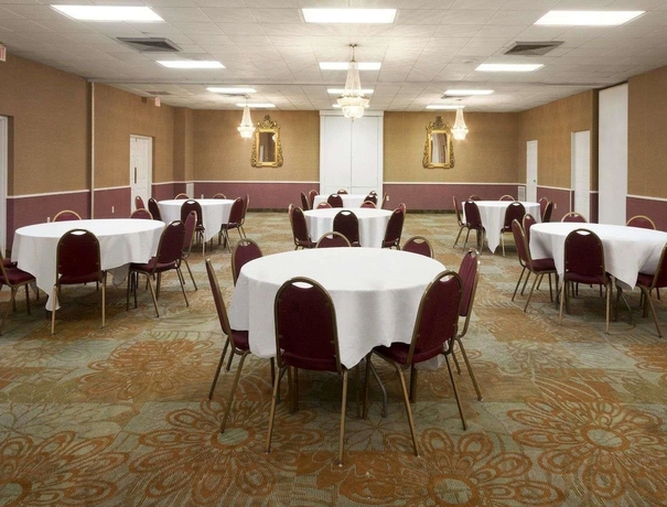 Imagen de los interiores del Hotel Baymont By Wyndham Salem Roanoke Area. Foto 17
