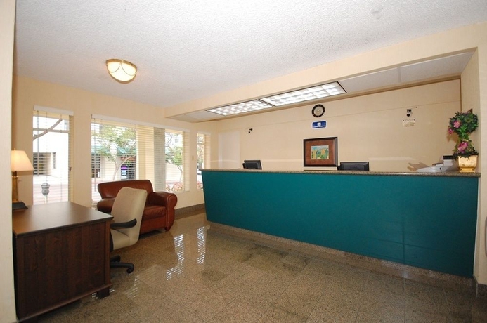 Imagen de los interiores del Hotel Baymont By Wyndham San Diego Downtown. Foto 12