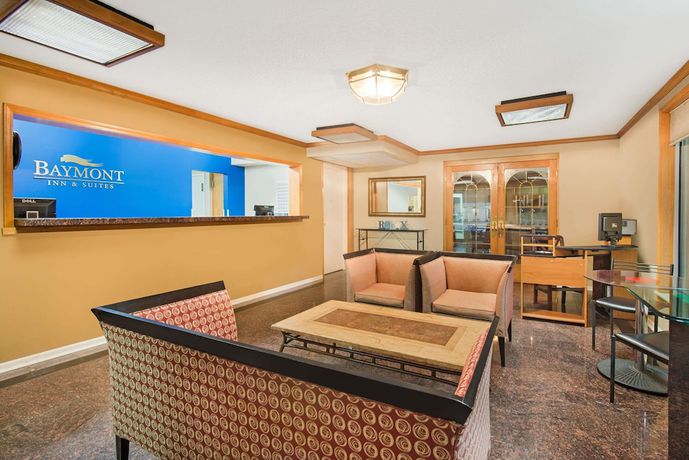 Imagen de los interiores del Hotel Baymont By Wyndham Sandusky. Foto 15