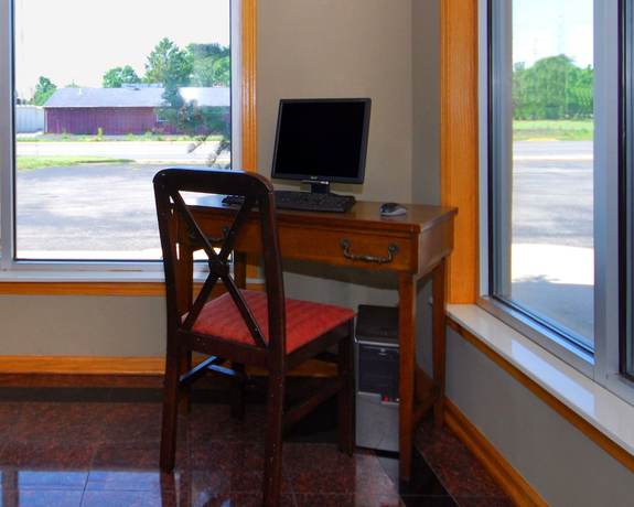 Imagen de los interiores del Hotel Baymont By Wyndham Sandusky. Foto 16