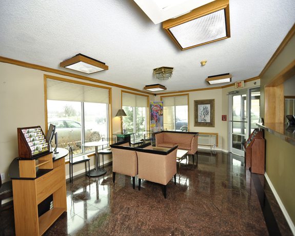 Imagen de los interiores del Hotel Baymont By Wyndham Sandusky. Foto 18