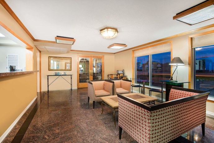 Imagen de los interiores del Hotel Baymont By Wyndham Sandusky. Foto 20