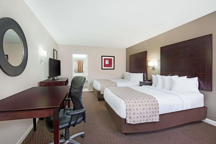 Imagen de la habitación del Hotel Baymont By Wyndham Sandusky. Foto 10
