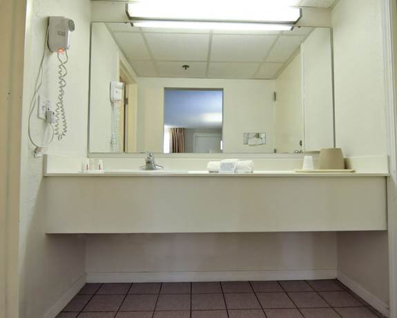 Imagen de la habitación del Hotel Baymont By Wyndham Sandusky. Foto 12