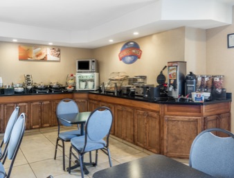 Imagen del bar/restaurante del Hotel Baymont By Wyndham Santa Fe. Foto 3