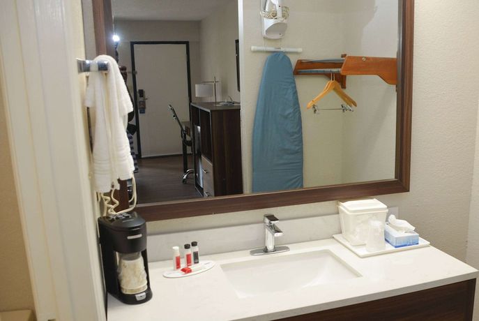 Imagen de la habitación del Hotel Baymont By Wyndham Santee. Foto 11