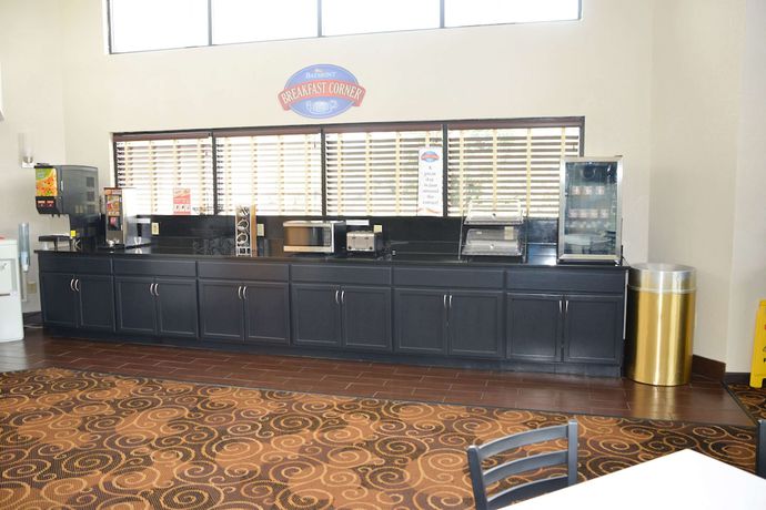 Imagen del bar/restaurante del Hotel Baymont By Wyndham Santee. Foto 8
