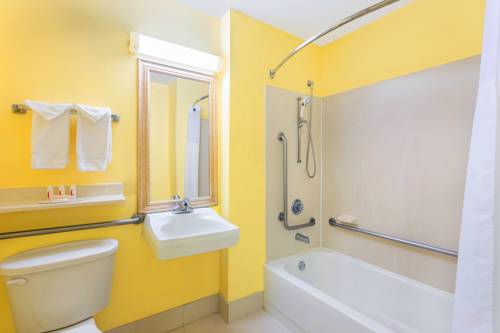Imagen de la habitación del Hotel Baymont By Wyndham Savannah Midtown. Foto 2