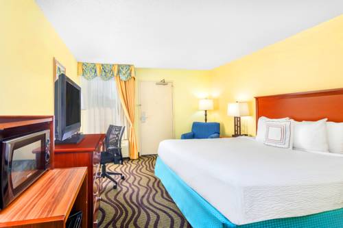 Imagen de la habitación del Hotel Baymont By Wyndham Savannah Midtown. Foto 4