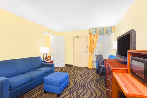 Imagen de la habitación del Hotel Baymont By Wyndham Savannah Midtown. Foto 5