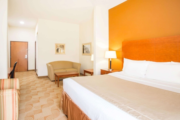 Imagen de la habitación del Hotel Baymont By Wyndham Savannah South. Foto 11