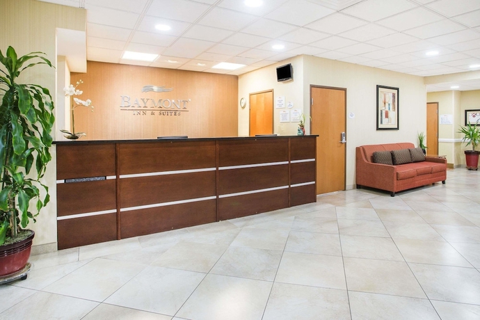 Imagen de los interiores del Hotel Baymont By Wyndham Savannah South. Foto 15