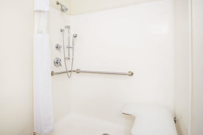 Imagen de la habitación del Hotel Baymont By Wyndham Savannah South. Foto 13