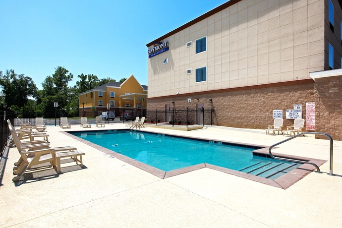 Imagen de la piscina del Hotel Baymont By Wyndham Savannah South. Foto 19