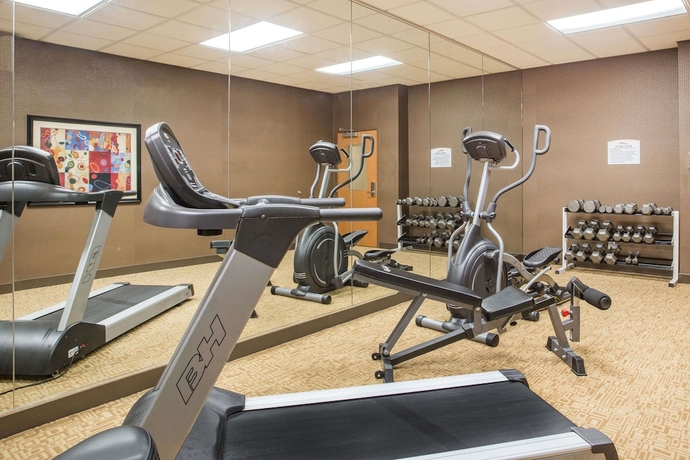 Imagen de los interiores del Hotel Baymont By Wyndham Savannah South. Foto 16