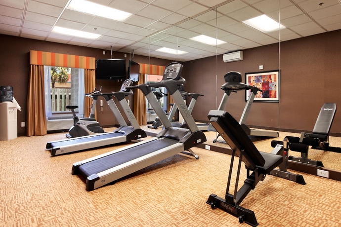 Imagen de los interiores del Hotel Baymont By Wyndham Savannah South. Foto 17