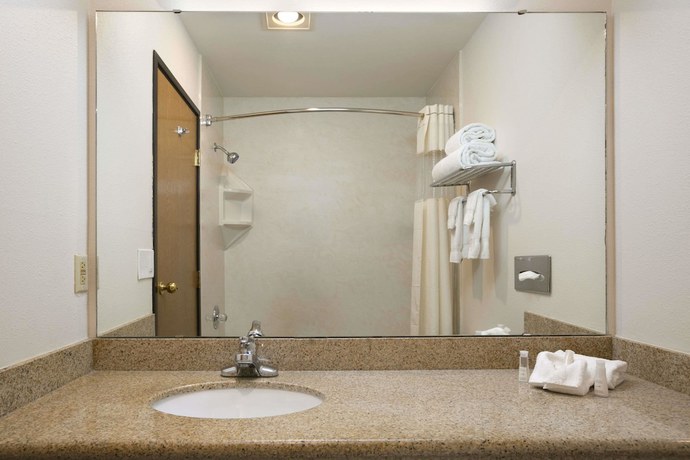 Imagen de la habitación del Hotel Baymont By Wyndham Seattle/kirkland Wa. Foto 15