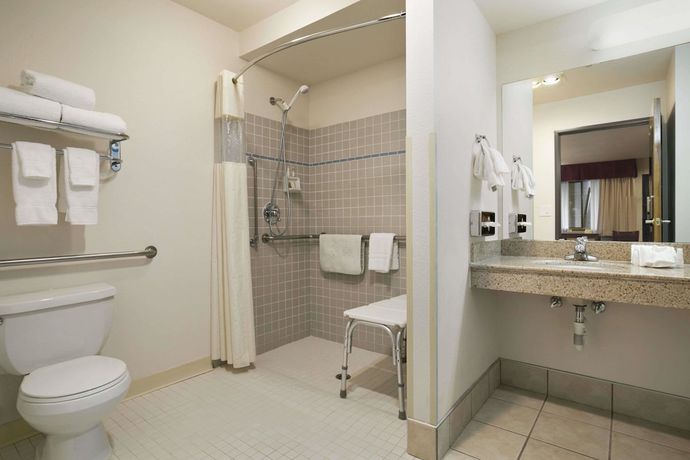 Imagen de la habitación del Hotel Baymont By Wyndham Seattle/kirkland Wa. Foto 16