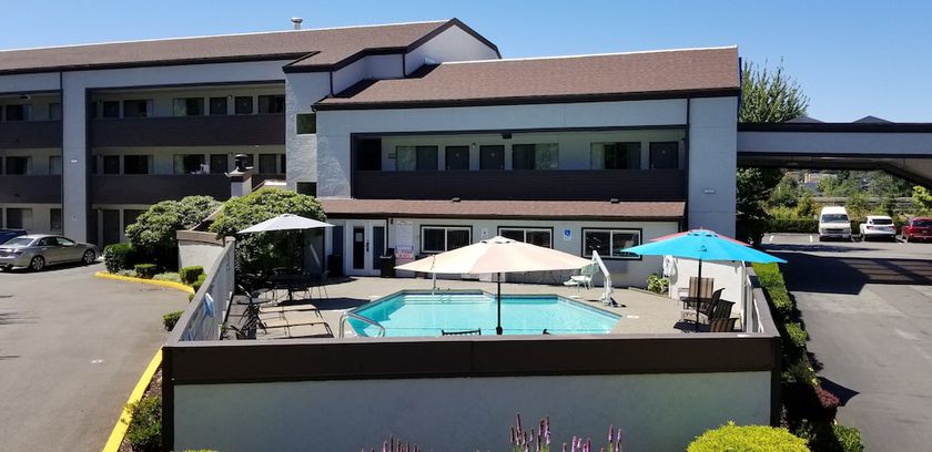 Imagen de la piscina del Hotel Baymont By Wyndham Seattle/kirkland Wa. Foto 20