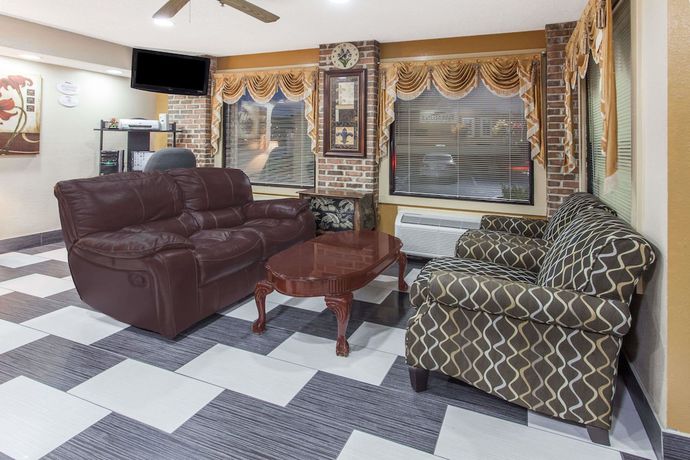 Imagen de los interiores del Hotel Baymont By Wyndham Smyrna. Foto 14