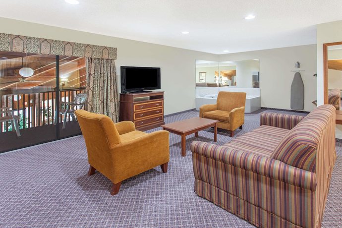 Imagen de los interiores del Hotel Baymont By Wyndham Smyrna. Foto 15