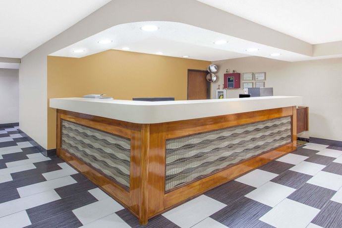 Imagen de los interiores del Hotel Baymont By Wyndham Smyrna. Foto 16