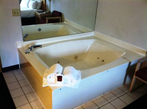 Imagen de la habitación del Hotel Baymont By Wyndham South Haven. Foto 14
