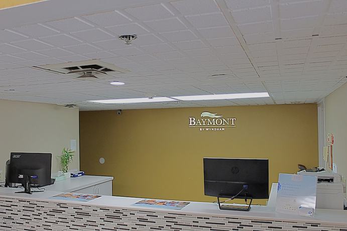 Imagen de los interiores del Hotel Baymont By Wyndham Springfield. Foto 19