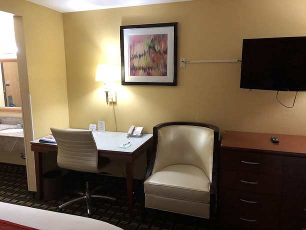 Imagen de la habitación del Hotel Baymont By Wyndham Springfield Il. Foto 15