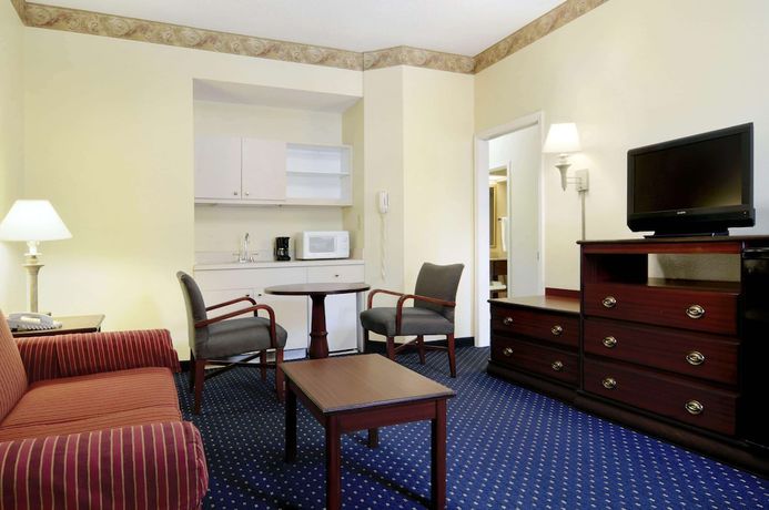 Imagen de la habitación del Hotel Baymont By Wyndham Tallahassee. Foto 4
