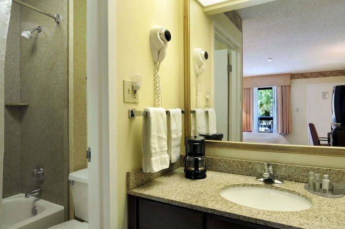 Imagen de la habitación del Hotel Baymont By Wyndham Tallahassee. Foto 6