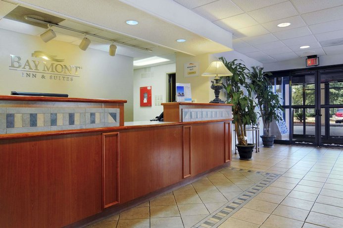 Imagen de los interiores del Hotel Baymont By Wyndham Tallahassee. Foto 9