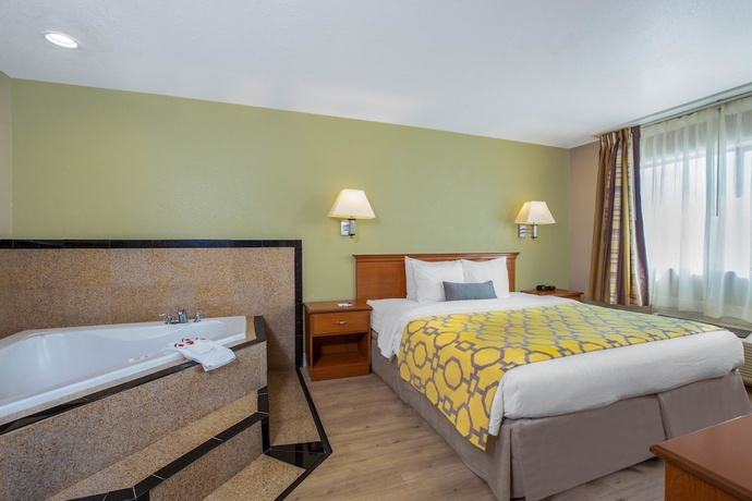 Imagen de la habitación del Hotel Baymont By Wyndham Tehachapi. Foto 11